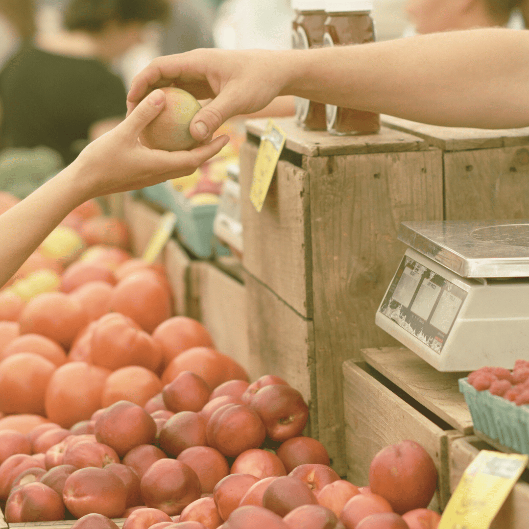 5 ways to shop the farmer's market like a pro